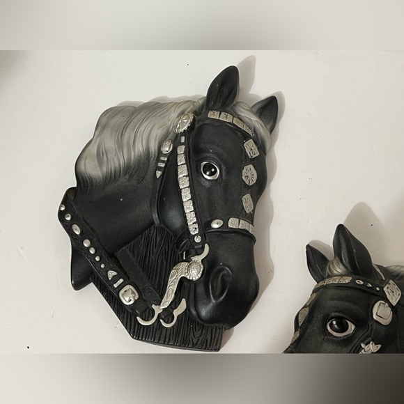 Pair of Vintage Chalkware Western Horse head Wall Decor - Picture 3 of 9